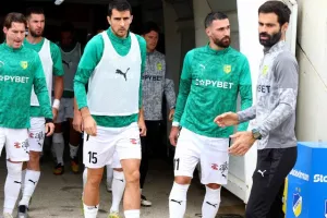 ΑΠΟΕΛ-ΑΕΚ: Ζωντανός...για 4αδα με Ρόσα! (Φώτος)
