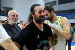 Τελικός με τα ΟΛΑ του και Πρωταθλήτρια η ΑΕΚ! (Φώτος)