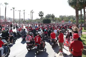 (Βίντεο) Η μηχανοκίνητη πορεία των ερυθρόλευκων οπαδών προς το T-Center