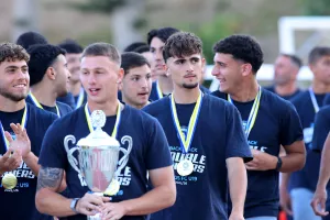 (Φώτος) Αποθέωση για τους... νταμπλούχους
