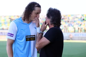 Συζήτηση... προπονητή με "προπονητή"!