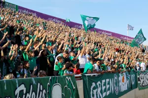 (Βίντεο/Φώτος Kerkida) ΕΙΣΟΔΟΣ με πασίγιο, κορεό και... πανικό από τους Ομονοιάτες!