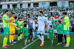 (Βίντεο/Φώτος Kerkida) ΕΙΣΟΔΟΣ με πασίγιο, κορεό και... πανικό από τους Ομονοιάτες!
