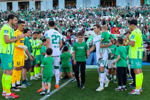 (Βίντεο/Φώτος Kerkida) ΕΙΣΟΔΟΣ με πασίγιο, κορεό και... πανικό από τους Ομονοιάτες!