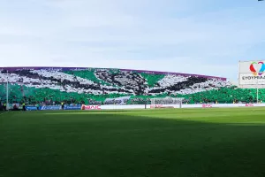(Βίντεο/Φώτος Kerkida) ΕΙΣΟΔΟΣ με πασίγιο, κορεό και... πανικό από τους Ομονοιάτες!