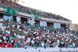 (Βίντεο/Φώτος Kerkida) ΕΙΣΟΔΟΣ με πασίγιο, κορεό και... πανικό από τους Ομονοιάτες!