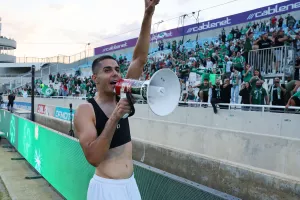 (Βίντεο kerkida) Με ντουντούκα έδωσε ένα... τελευταίο σύνθημα!