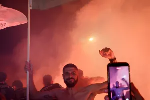 (ΒΙΝΤΕΟ/ΦΩΤΟΣ Kerkida) ΑΦΙΞΗ στην Παπανικολή-Οι πανηγυρισμοί για το 22ο!