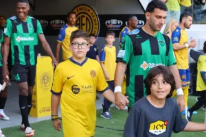 ΑΕΛ-Ολυμπιακός: ΔΙΠΛΟ...και η μπάλα στα πόδια του! (φώτος)