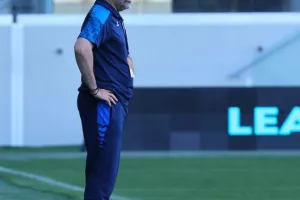 ΑΕΛ-Ολυμπιακός: ΔΙΠΛΟ...και η μπάλα στα πόδια του! (φώτος)