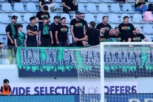 ΑΕΛ-Ολυμπιακός: ΔΙΠΛΟ...και η μπάλα στα πόδια του! (φώτος)