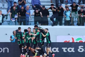 ΑΕΛ-Ολυμπιακός: ΔΙΠΛΟ...και η μπάλα στα πόδια του! (φώτος)