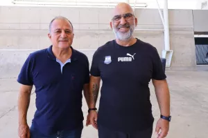 Φωτορεπορτάζ/ Ο κόσμος... έξω απ' το ΓΣΠ