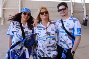 Φωτορεπορτάζ/ Ο κόσμος... έξω απ' το ΓΣΠ