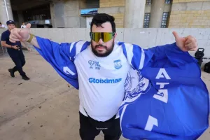 Φωτορεπορτάζ/ Ο κόσμος... έξω απ' το ΓΣΠ