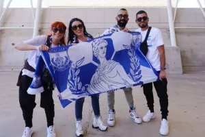 Φωτορεπορτάζ/ Ο κόσμος... έξω απ' το ΓΣΠ