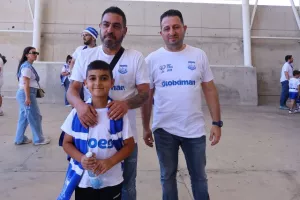 Φωτορεπορτάζ/ Ο κόσμος... έξω απ' το ΓΣΠ