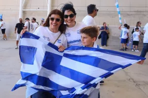 Φωτορεπορτάζ/ Ο κόσμος... έξω απ' το ΓΣΠ