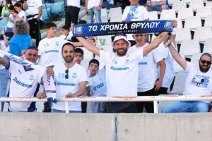 ΦΩΤΟΡΕΠΟΡΤΑΖ από τις κερκίδες Απόλλωνα και Πάφου