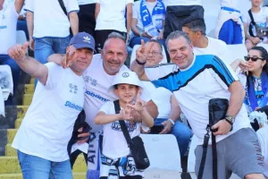 ΦΩΤΟΡΕΠΟΡΤΑΖ από τις κερκίδες Απόλλωνα και Πάφου
