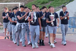 (Φώτος) Αποθέωση για τους... νταμπλούχους
