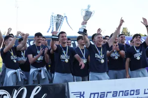 (Φώτος) Αποθέωση για τους... νταμπλούχους