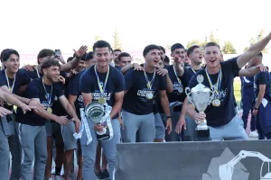 (Φώτος) Αποθέωση για τους... νταμπλούχους