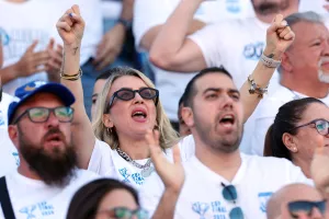 ΦΩΤΟΡΕΠΟΡΤΑΖ από τις κερκίδες Απόλλωνα και Πάφου