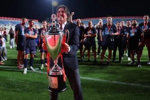 "Αυτό το τρόπαιο είναι για όλους όσοι πίστεψαν σε ΕΜΑΣ!"