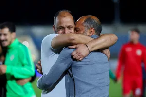 (Φώτος) Αγκαλιές με τον πρόεδρο!