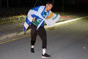Με "ζεϊμπεκιά" ο...Τάσος!