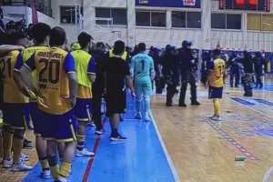 Σύλληψη 16χρονου (ΑΕΛ-ΑΠΟΕΛ)