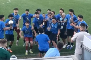 Η απονομή και... το τρόπαιο ψηλά! (Βίντεο Kerkida)