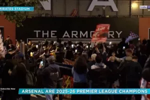 Έκρηξη χαράς έξω απ' το Emirates! (Βίντεο)