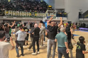 Τελικός με τα ΟΛΑ του και Πρωταθλήτρια η ΑΕΚ! (Φώτος)