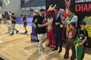 Η στιγμή της στέψης! (Φώτος/Βίντεο Kerkida)