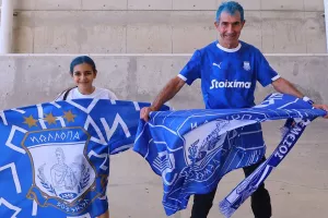 Στον τελικό με βαμμένα... μπλε μαλλιά!