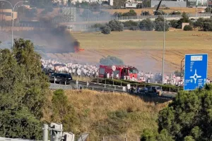 (Bίντεο/Φώτος Kerkida) Φωτιά σε χωράφι δίπλα στο ΓΣΠ