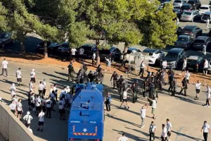 Ένταση ανάμεσα σε Απολλωνίστες και αστυνομικούς (Φώτος/Βίντεο Kerkida)