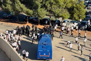 Ένταση ανάμεσα σε Απολλωνίστες και αστυνομικούς (Φώτος/Βίντεο Kerkida)
