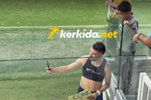 Φανέλα και selfie (Φώτος/Βίντεο)
