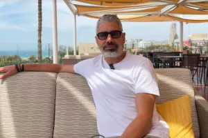Με Αλέξη...