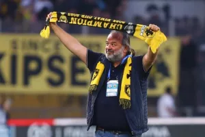 Ο Ηλιόπουλος δώρισε αθλητικό υλικό σε ερασιτεχνική ομάδα
