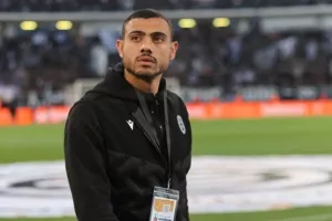 Χάνει Ολυμπιακό και «τρέχει» για ΑΕΚ ο Γιακουμάκης