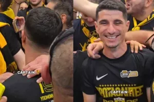 Ο Μάνταλος αποθεώνεται από τον κόσμο της ΑΕΚ και απαντά: «Πρωταθλητές θα κοιμηθείτε»