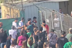 (ΒΙΝΤΕΟ/Φώτος kerkida) Με το τρόπαιο της Ομόνοιας, αποθεώθηκαν οι παίκτες
