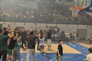 (Βίντεο Kerkida) Αποθέωσε Παντελή ο κόσμος: "Είναι τρελός ο αρχηγός"!
