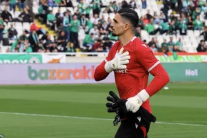 Ο… μεγάλος αποχαιρετισμός του Κυριακίδη στην Ομόνοια! 