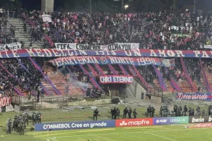 (Βίντεο) Χαμός στο Copa Libertadores: Εισβολή οπαδών και διακοπή