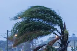 Σκόνη, ισχυροί ανέμοι, μεμονωμένες βροχές και πτώση της θερμοκρασίας